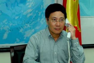 Ngoại trưởng Phạm Bình Minh điện đàm với người đồng cấp Trung Quốc