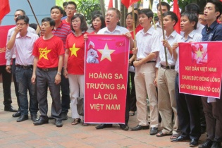 Vận động nhân dân biểu thị lòng yêu nước đảm bảo trật tự an toàn xã hội