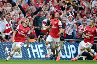 Arsenal đoạt Cup FA, kết thúc chín năm trắng tay