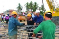 Giá vật liệu xây dựng “leo thang” mùa cao điểm