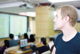 Doanh nghiệp hướng tới nới room