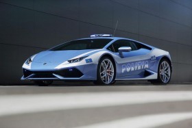 Cảnh sát Ý nhận siêu xe Lamborghini Huracan