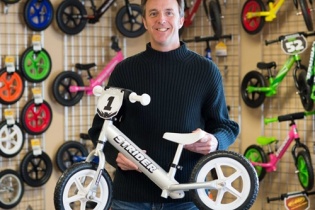 Kiếm triệu USD nhờ sáng chế xe không bàn đạp