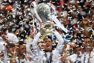 Real đại thắng Atletico, vô địch châu Âu lần thứ 10