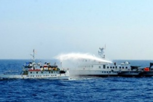 Tàu Trung Quốc đâm húc, 4 Kiểm ngư viên Việt Nam bị thương