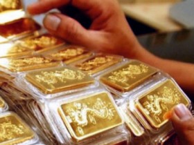 Vàng giảm giá mạnh đầu tuần do lo ngại đấu thầu