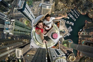 Lên "đỉnh" Dubai chụp ảnh "tự sướng"