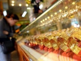 Nhà vàng cắt lỗ, giá vàng chênh lệch gần 4,5 triệu đồng