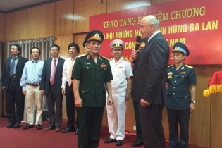 Thiếu tướng tình báo Ba Lan: "Trung Quốc sẽ phải rút giàn khoan"