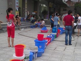 Ngấm cái khổ ở chung cư giá rẻ