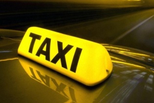 Phạm luật, taxi Phú Bình chèn ngang người công an