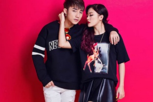 Sơn Tùng M-TP và Văn Mai Hương quấn quýt bên nhau