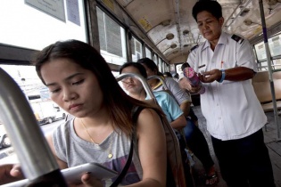 Bi hài chuyện đi làm phải… đóng bỉm