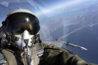 Hai máy bay F-16 đánh chặn máy bay lạ trên bầu trời Washington