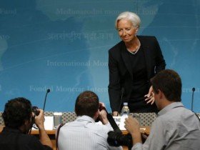 IMF hạ dự báo tăng trưởng GDP của Mỹ