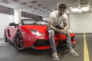 Thiếu gia bị đốt 4 siêu xe trong một tuần vì giàu và chảnh