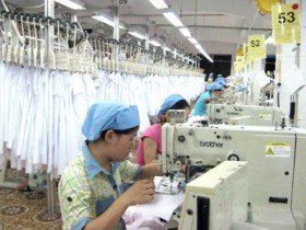 Cán cân thương mại thặng dư trở lại