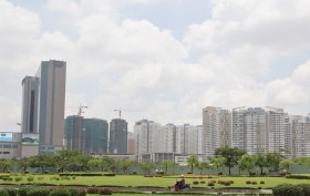 Tiền "chảy" vào bất động sản, chưa vội mừng