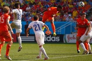 Hà Lan tránh được Brazil ở vòng sau, Tây Ban Nha ngẩng đầu rời World Cup