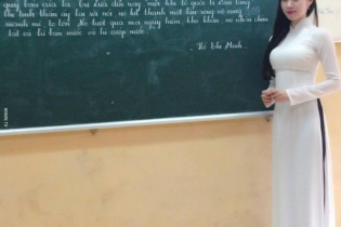 Dân mạng ngây ngất vẻ đẹp của cô giáo trẻ, chữ đẹp tuyệt vời