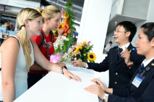 Phũ phàng giả Tây để được chiều như khách VIP