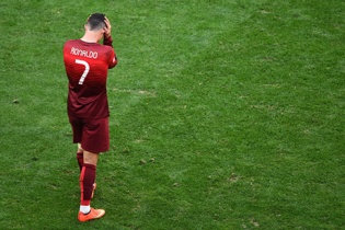 Cristiano Ronaldo: Lệ rơi