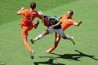 Hà Lan - Mexico 2-1: Sự nghiệt ngã của bóng đá