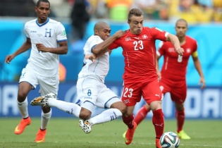 Argentina Vs Thụy Sĩ: Messi thật đấu Messi "giả"