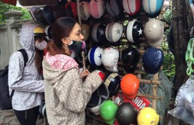 "Nâng đời" cho mũ thời trang qua mắt công an