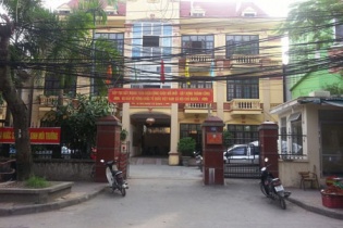 Công an vác gạch đuổi đánh tài xế taxi chạy "mất dép" tại trụ sở