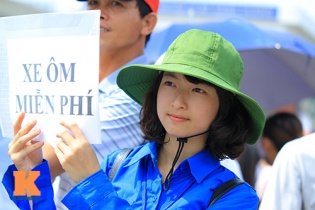 Những hành động đẹp và cảm động trong đợt 1 kì thi Đại học 2014