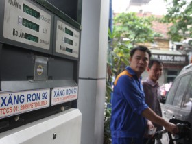 Giá xăng đã tăng thêm 410 đồng/lít