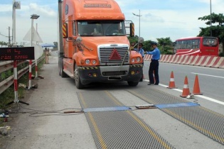 Phá trạm cân, chống đối lực lượng chức năng kiểm tra xe quá tải