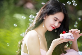 Ngọc Trinh không hở vẫn quyến rũ