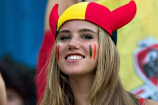 Nữ cổ động viên xinh đẹp bỗng dưng trở thành người mẫu