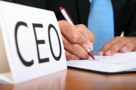 CEO bảo hiểm trước áp lực "rời ghế"