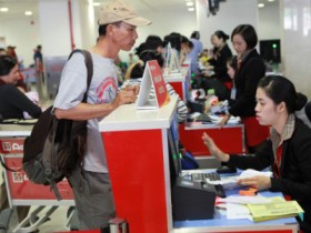 Ăn trực nằm chờ ở sân bay để bắt bệnh chậm chuyến