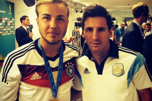 Mario Goetze gọi kẻ thất bại Messi là "thiên tài"