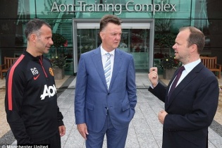 Sốc: Van Gaal lên kế hoạch chia tay với 10 ngôi sao của MU