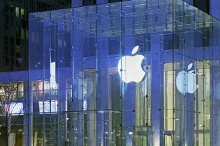 Apple đang tiến hành mua lại tập đoàn FPT?