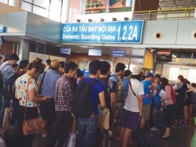 Hủy chuyến: Hành khách "sôi máu", hàng không lao đao