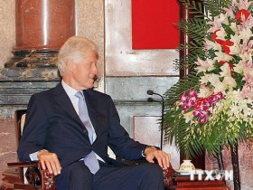 Thủ tướng tiếp cựu Tổng thống Mỹ Bill Clinton