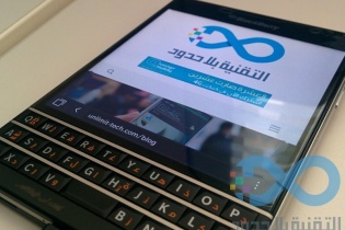 Smartphone "độc và lạ" BlackBerry Passport
