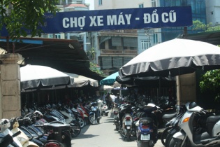 Tiểu thương không muốn chuyển chợ xe máy Dịch Vọng