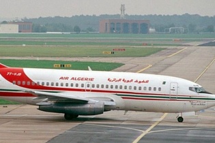 Video tìm thấy mảnh vỡ của chiếc máy bay Algeria bị rơi