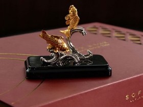 Mua bánh Trung thu được tặng... ngựa, cá mạ vàng