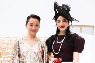 Lý Nhã Kỳ phong cách quý tộc so dáng cùng Châu Tấn