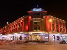 Khai trương 1 năm, Tràng Tiền Plaza lại đóng cửa 4 tháng