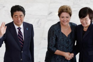 Thủ tướng Nhật Shinzo Abe thoát nạn tại Brazil