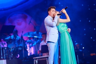 Mr Đàm tình tứ "so giọng" cùng Mỹ Tâm